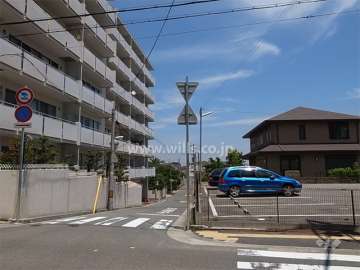 敷地南側の前面道路