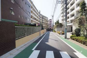 敷地北側の前面道路