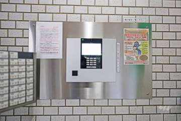 エントランスはオートロック付きです。