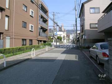 周辺は区画の整った住宅地です。