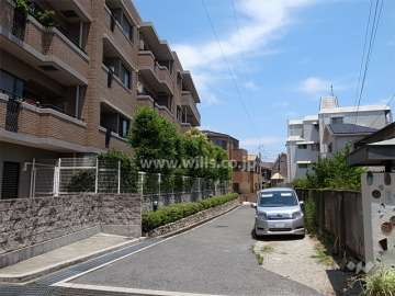 敷地南側の前面道路