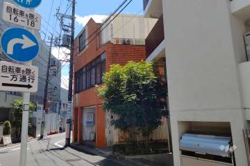 敷地の東側前面道路（北側から）