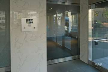 エントランスはオートロック付きです。