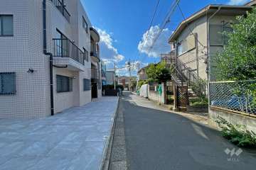 敷地北側の前面道路（東側から）