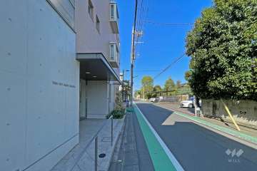 敷地の北側道路の東側から