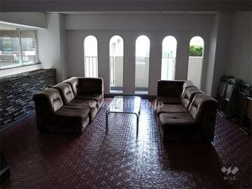 エントランスホールにある談話スペース