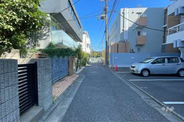 敷地北側の前面道路