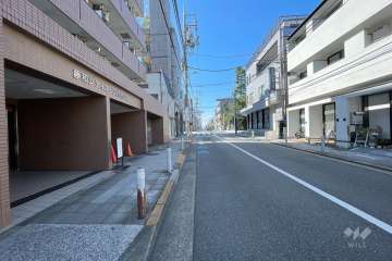 敷地北側の前面道路（東側から）
