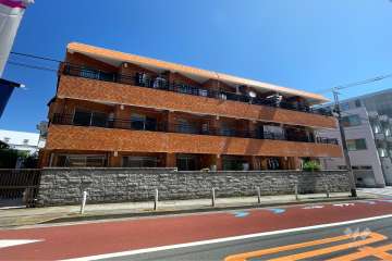 ニューウェルハイツ第2奥沢の外観（南西側から）