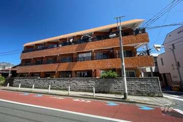 ニューウェルハイツ第2奥沢の外観（南東側から）