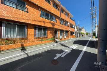 敷地東側の前面道路（南側から）