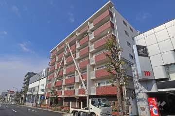 日商岩井田園調布マンションの外観（南東側から）