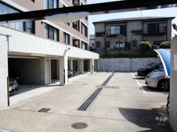 敷地内駐車場（屋内平面式と屋外平面式）
