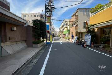 敷地北側の前面道路