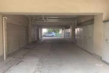 駐車場の出入り口