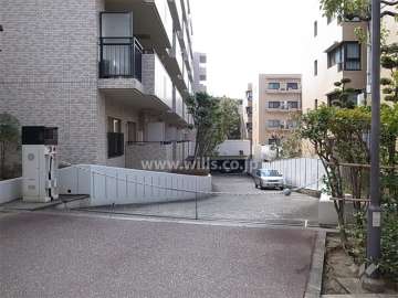 敷地内駐車場（ロボットゲート付き）