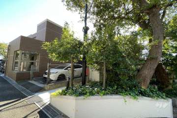 グランスイート岡本の外観（北側から）