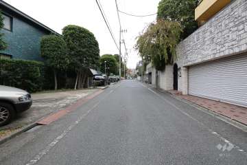 敷地東側の前面道路
