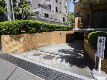 駐車場と駐輪場の出入り口