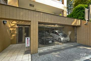 敷地内駐車場（リングシャッター付き）