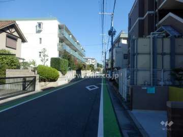 敷地南側の前面道路。