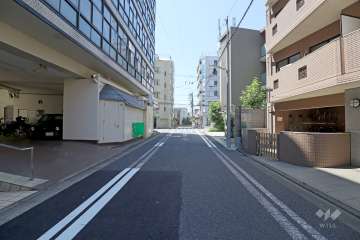 敷地東側の前面道路
