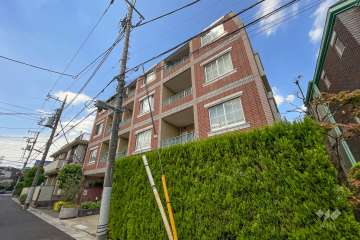 スターロワイヤル下馬の外観（南東側から）