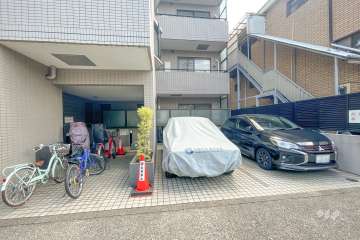 敷地内駐車場（屋外平面式）と駐輪場