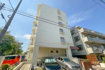 下馬スカイマンションの外観（東側から）-