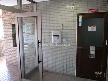 エントランスはオートロック付きです。