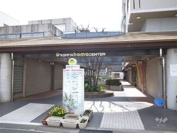 1階はショッピングセンター（店舗）になっています。