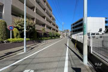 敷地東側の前面道路