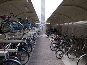 エントランス横にある駐輪場