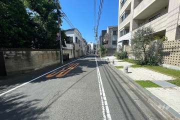 敷地の南側前面道路