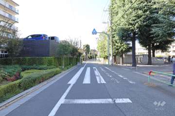 敷地北側の前面道路