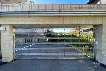 駐車場の出入り口（リングシャッター付き）