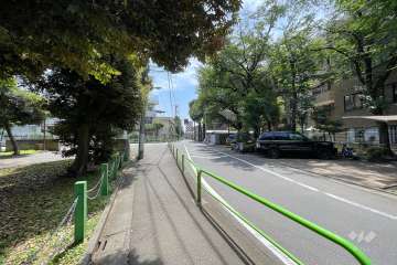 敷地北側の前面道路