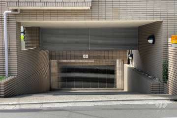 駐車場の出入り口（リングシャッター付き）　