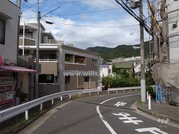 敷地北側の前面道路