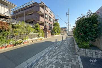 敷地北側の前面道路