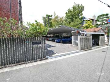 駐車場出入り口
