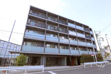 スカイコート成城学園前の外観（南東側から）