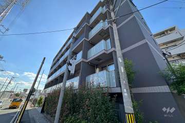 スカイコート成城学園前の外観（北東側から）