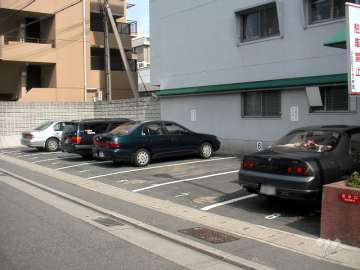 敷地内駐車場（屋外平面式）