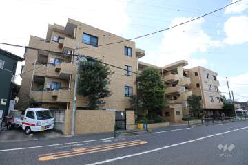 ライオンズマンション成城南の外観（東側から）