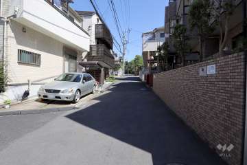 敷地北東側の前面道路