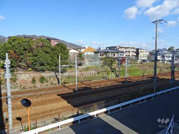 敷地南側にはJR東海道本線が走っています。