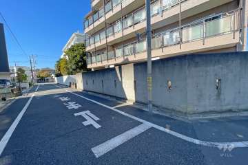 敷地南側の前面道路（東側から）