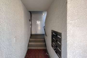 住戸入り口（共用ポスト）