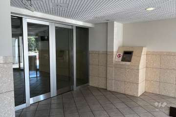 エントランスはオートロック付きです。